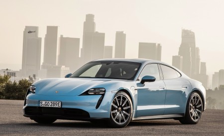 2020 Porsche Taycan 4S (Color: Frozen Blue Metallic) Front Three-Quarter Wallpapers 450x275 (80)