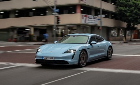 2020 Porsche Taycan 4S (Color: Frozen Blue Metallic) Front Three-Quarter Wallpapers 450x275 (64)