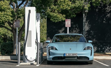 2020 Porsche Taycan 4S (Color: Frozen Blue Metallic) Front Wallpapers 450x275 (88)