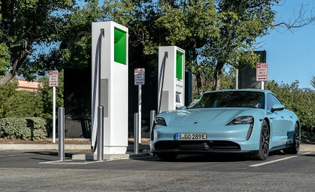 2020 Porsche Taycan 4S (Color: Frozen Blue Metallic) Front Wallpapers 450x275 (86)