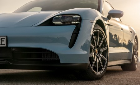 2020 Porsche Taycan 4S (Color: Frozen Blue Metallic) Headlight Wallpapers 450x275 (94)