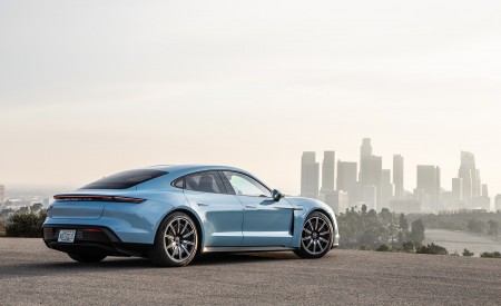 2020 Porsche Taycan 4S (Color: Frozen Blue Metallic) Rear Three-Quarter Wallpapers 450x275 (84)