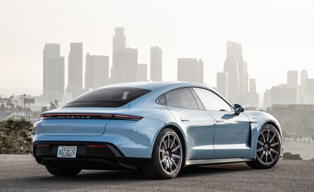 2020 Porsche Taycan 4S (Color: Frozen Blue Metallic) Rear Three-Quarter Wallpapers 450x275 (85)