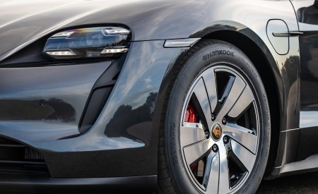 2020 Porsche Taycan 4S (Color: Volcano Grey Metallic) Detail Wallpapers 450x275 (34)