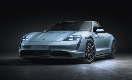 2020 Porsche Taycan 4S Front Three-Quarter Wallpapers 450x275 (187)