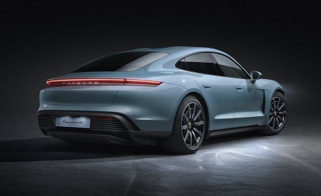 2020 Porsche Taycan 4S Rear Three-Quarter Wallpapers 450x275 (189)