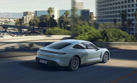 2020 Porsche Taycan 4S Rear Three-Quarter Wallpapers 450x275 (185)
