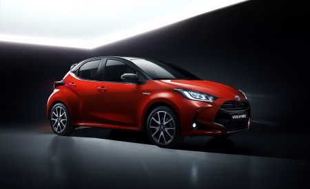2020 Toyota Yaris Front Three-Quarter Wallpapers 450x275 (13)