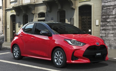 2020 Toyota Yaris Front Three-Quarter Wallpapers 450x275 (3)