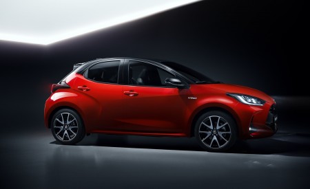 2020 Toyota Yaris Side Wallpapers 450x275 (18)