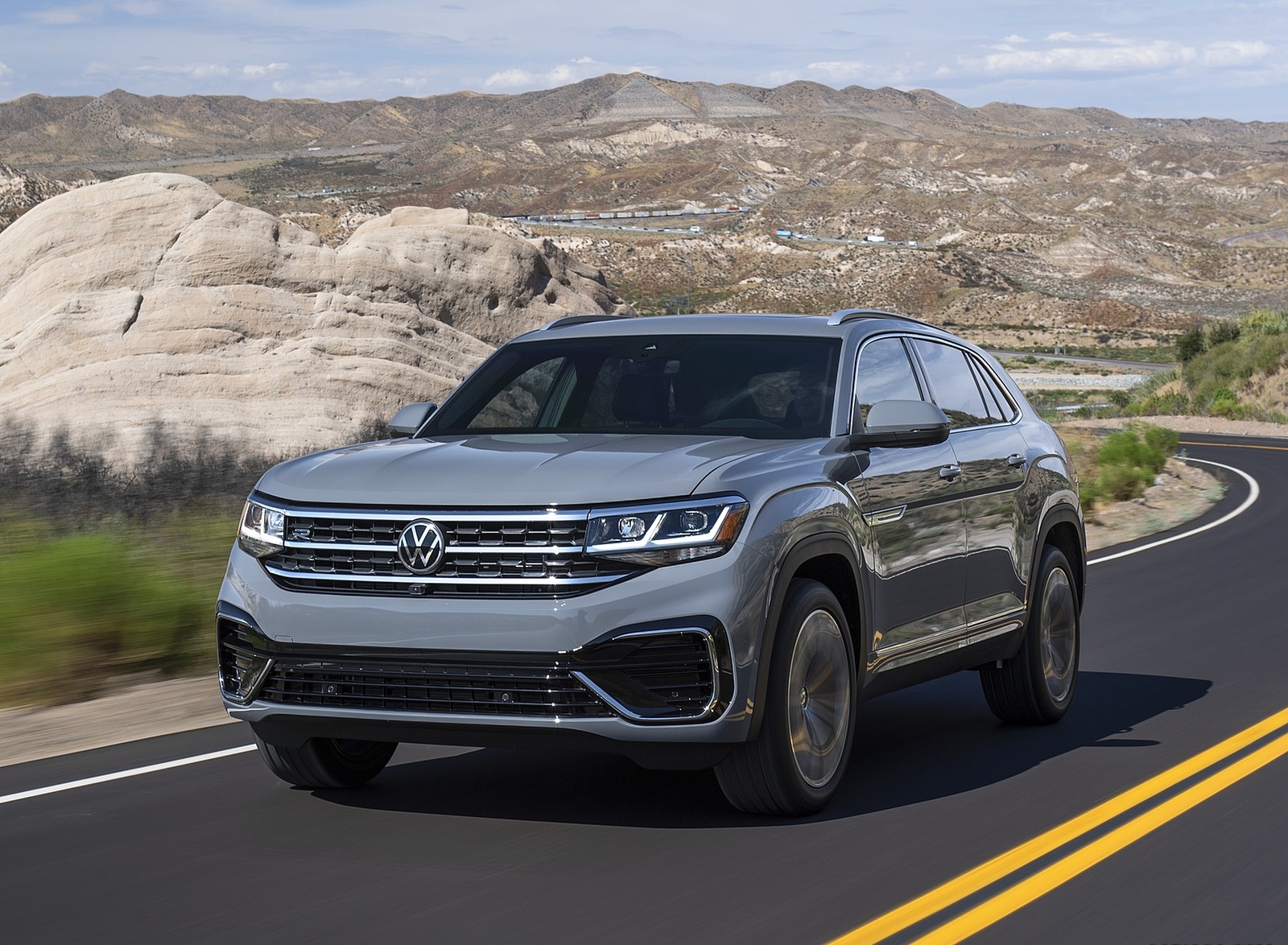 2020 Volkswagen Atlas Cross Sport Front Three-Quarter Wallpapers (1)