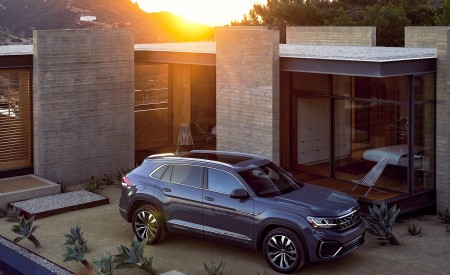 2020 Volkswagen Atlas Cross Sport Front Three-Quarter Wallpapers 450x275 (10)