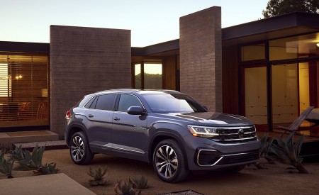 2020 Volkswagen Atlas Cross Sport Front Three-Quarter Wallpapers 450x275 (12)