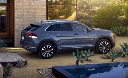 2020 Volkswagen Atlas Cross Sport Side Wallpapers 450x275 (19)