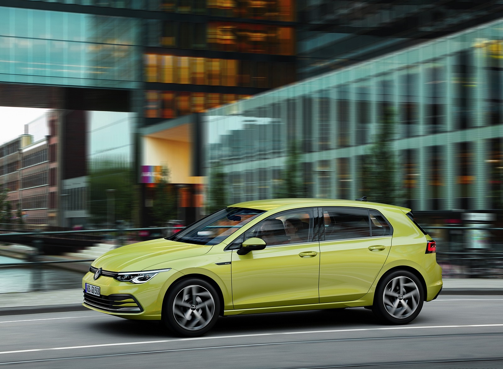 2020 Volkswagen Golf Mk8 Front Three-Quarter Wallpapers (2)