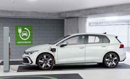 2020 Volkswagen Golf Mk8 GTE Charging Wallpapers 450x275 (64)