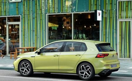 2020 Volkswagen Golf Mk8 Rear Three-Quarter Wallpapers 450x275 (14)