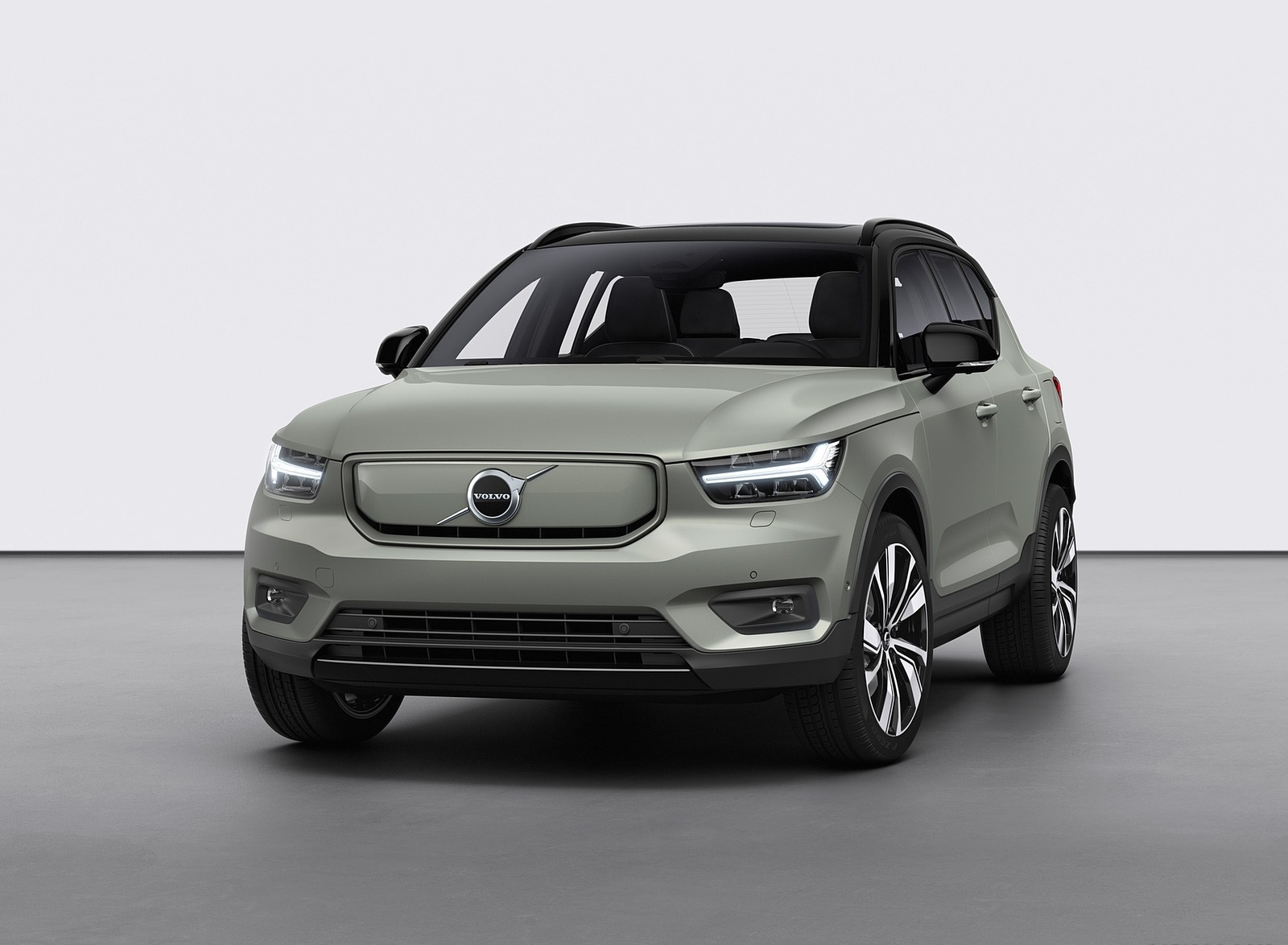 2020 Volvo XC40 Recharge P8 AWD (Color: Sage Green) Front Wallpapers (11)