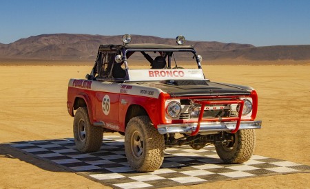 2019 Ford Bronco R Concept Classic Bronco Front Three-Quarter Wallpapers 450x275 (18)