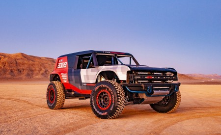 2019 Ford Bronco R Concept Front Three-Quarter Wallpapers 450x275 (6)