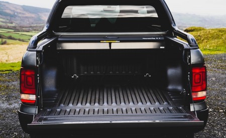 2019 Volkswagen Amarok Black Edition (UK-Spec) Bed Wallpapers 450x275 (37)