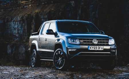 2019 Volkswagen Amarok Black Edition (UK-Spec) Front Three-Quarter Wallpapers 450x275 (25)