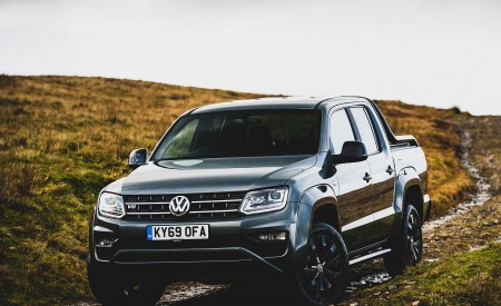 2019 Volkswagen Amarok Black Edition (UK-Spec) Front Three-Quarter Wallpapers 450x275 (13)