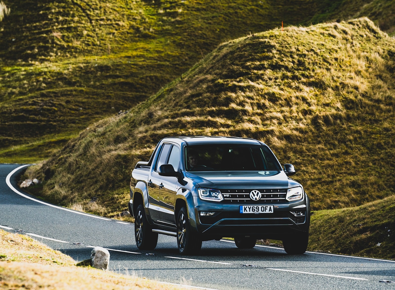 2019 Volkswagen Amarok Black Edition (UK-Spec) Front Three-Quarter Wallpapers (3)
