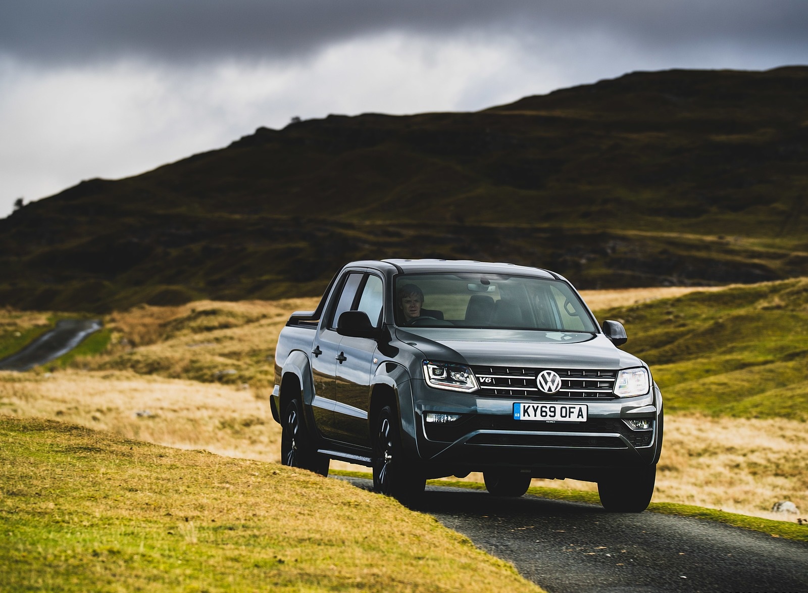 2019 Volkswagen Amarok Black Edition (UK-Spec) Front Wallpapers (1)