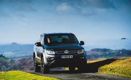 2019 Volkswagen Amarok Black Edition (UK-Spec) Front Wallpapers 450x275 (19)