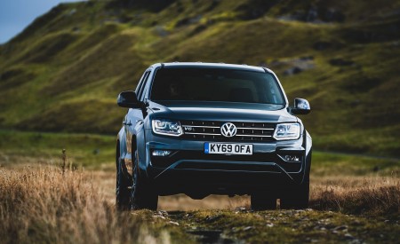 2019 Volkswagen Amarok Black Edition (UK-Spec) Front Wallpapers 450x275 (6)