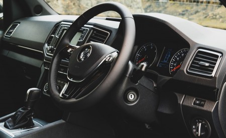 2019 Volkswagen Amarok Black Edition (UK-Spec) Interior Wallpapers 450x275 (40)