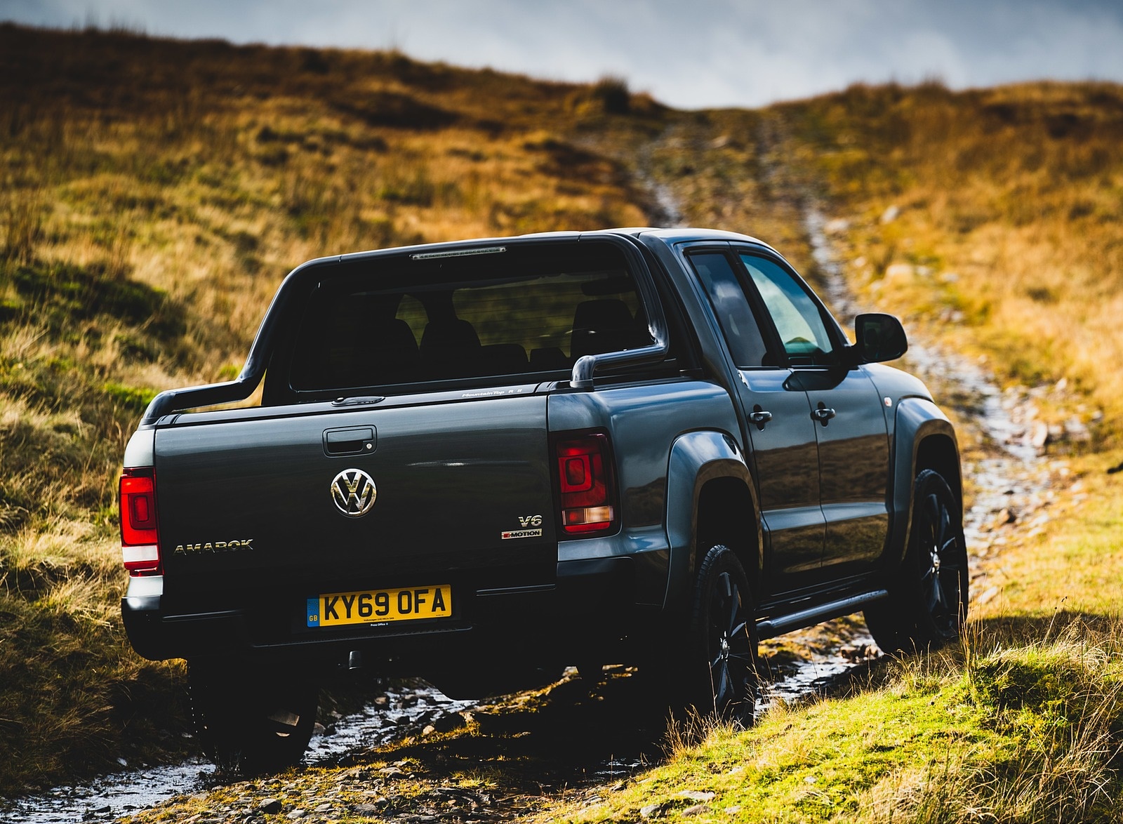 2019 Volkswagen Amarok Black Edition (UK-Spec) Rear Three-Quarter Wallpapers (7)