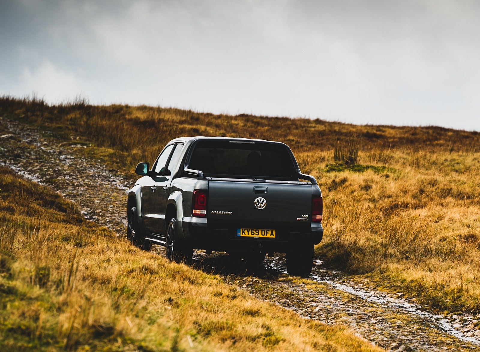 2019 Volkswagen Amarok Black Edition (UK-Spec) Rear Wallpapers (8)
