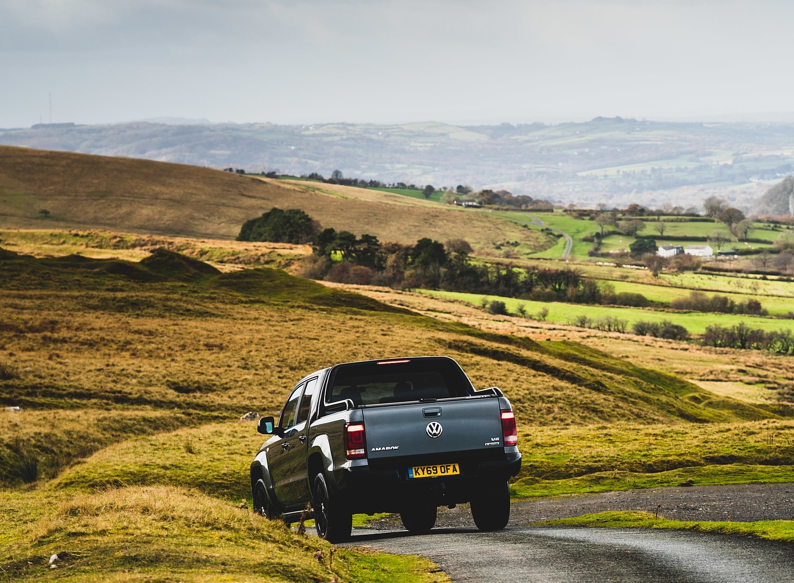2019 Volkswagen Amarok Black Edition (UK-Spec) Rear Wallpapers (9)