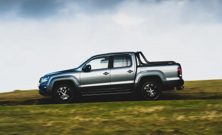 2019 Volkswagen Amarok Black Edition (UK-Spec) Side Wallpapers 450x275 (22)