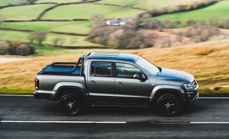 2019 Volkswagen Amarok Black Edition (UK-Spec) Side Wallpapers 450x275 (10)