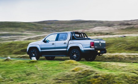 2019 Volkswagen Amarok Black Edition (UK-Spec) Side Wallpapers 450x275 (23)