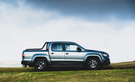 2019 Volkswagen Amarok Black Edition (UK-Spec) Side Wallpapers 450x275 (12)