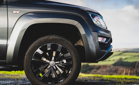 2019 Volkswagen Amarok Black Edition (UK-Spec) Wheel Wallpapers 450x275 (31)