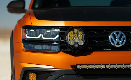 2019 Volkswagen Atlas Adventure Concept Headlight Wallpapers 450x275 (14)