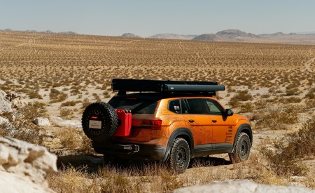 2019 Volkswagen Atlas Adventure Concept Rear Three-Quarter Wallpapers 450x275 (10)