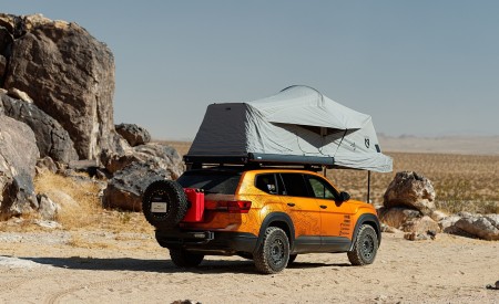 2019 Volkswagen Atlas Adventure Concept Rear Three-Quarter Wallpapers 450x275 (9)