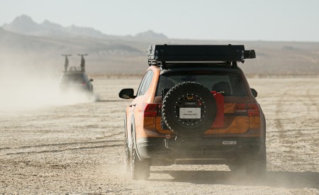 2019 Volkswagen Atlas Adventure Concept Rear Wallpapers 450x275 (3)