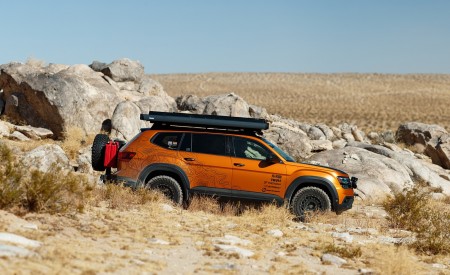 2019 Volkswagen Atlas Adventure Concept Side Wallpapers 450x275 (7)