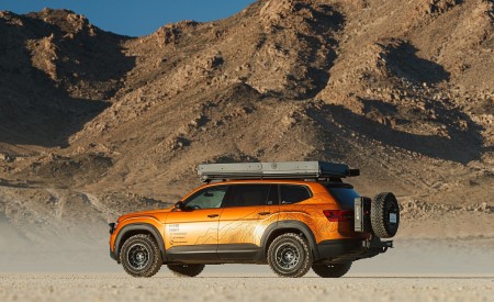2019 Volkswagen Atlas Adventure Concept Side Wallpapers 450x275 (2)
