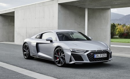 2020 Audi R8 V10 RWD Coupe (Color: Florett Silver) Front Three-Quarter Wallpapers 450x275 (136)