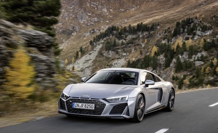2020 Audi R8 V10 RWD Coupe (Color: Florett Silver) Front Three-Quarter Wallpapers 450x275 (123)