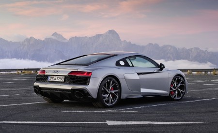 2020 Audi R8 V10 RWD Coupe (Color: Florett Silver) Rear Three-Quarter Wallpapers 450x275 (135)