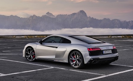 2020 Audi R8 V10 RWD Coupe (Color: Florett Silver) Rear Three-Quarter Wallpapers 450x275 (134)